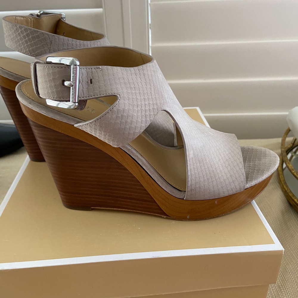 MK wedge